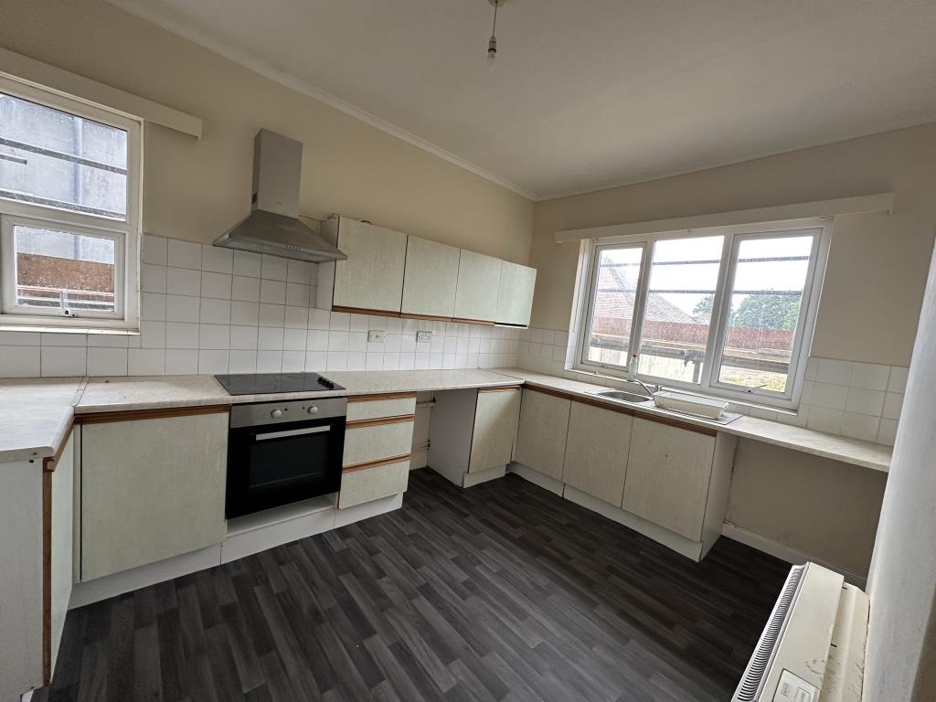 Lot: 116 - ONE-BEDROOM FLAT FOR INVESTMENT - Kitchen